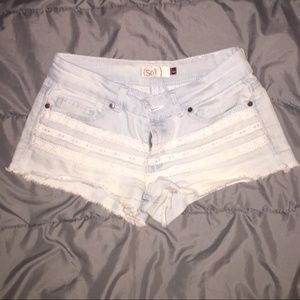 LIGHT WASH SHORTS WITH A LACE ACCENT SIZE 5